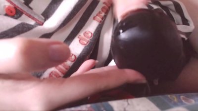 هيءُ وڏو ڪارو ڪڪڙ پنهنجي وات ۾ وٺ، ننڍي ٻانهن
